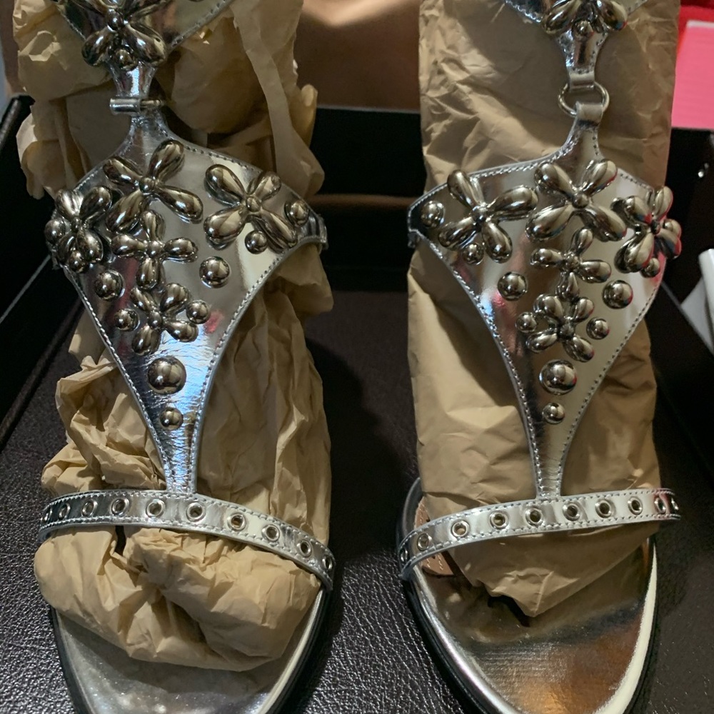 Alaia - Picture 2 of 8